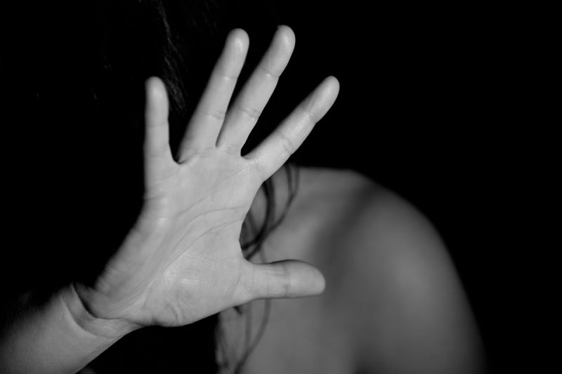 "A nők legyenek büszkék a horzsolásaikra" – üzenik a családon belüli erőszakot legitimálók
