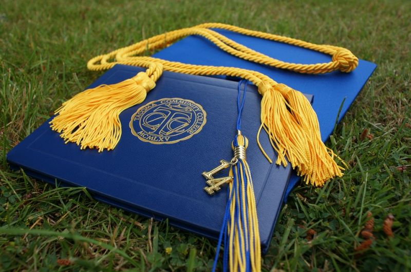 Bukhatják a diplomát a rég halogató egyetemisták