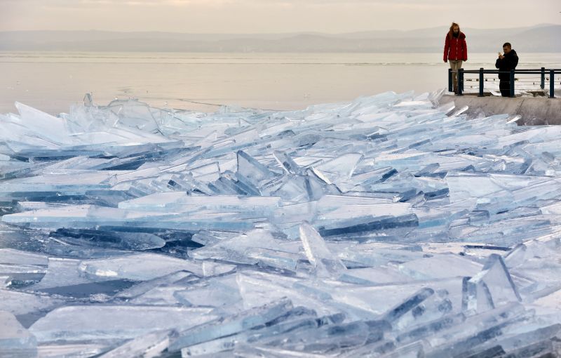 Veszélyes a Balaton és a Velencei-tó jege