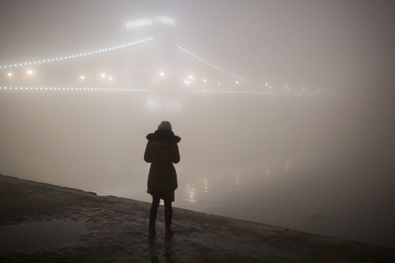 Így ereszkedett rá a Köd Budapestre  – fotók