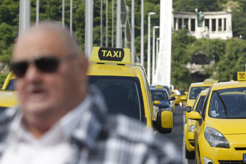 Elektromos taxikat akar a főváros – a fuvarozók nem örülnek