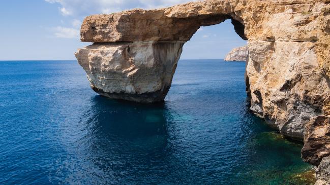 Ötletelnek Máltán, hogy állítsanak emléket a leomlott Azúr Ablaknak