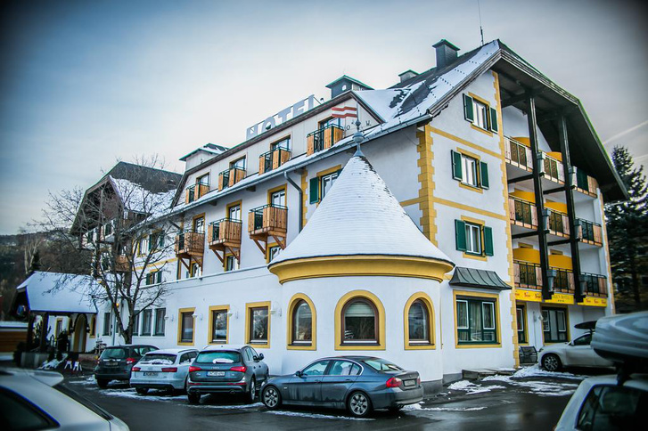 Mészáros Lőrinc osztrák hotelt evett reggelire
