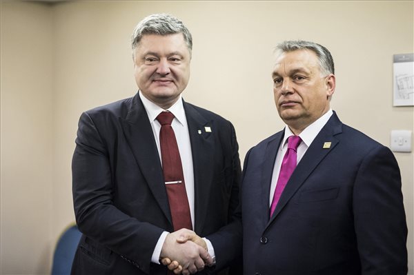 Orbán Viktor az ukrajnai magyarok kettős állampolgárságáról egyeztetett az ukrán elnökkel