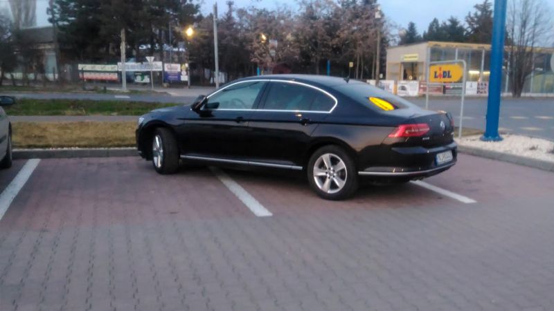 Tahó parkoláson kaptak egy fideszes polgármestert
