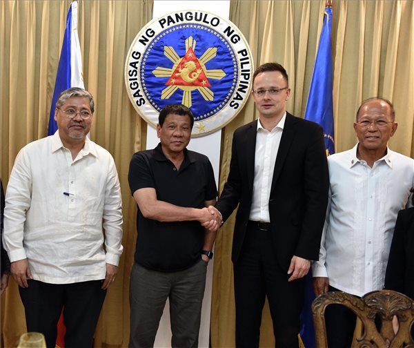 Szijjártó Rodrigo Dutertével tárgyalt a Fülöp-szigeteken