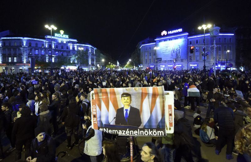 Hajnalig tartottak a tiltakozások Budapesten