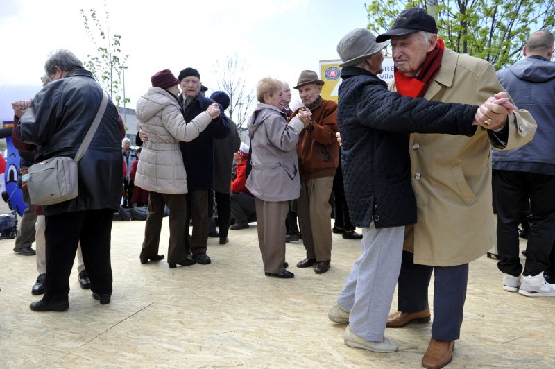 80 felettiek táncoltak egy Guiness-rekordkísérlet kedvéért Óbudán