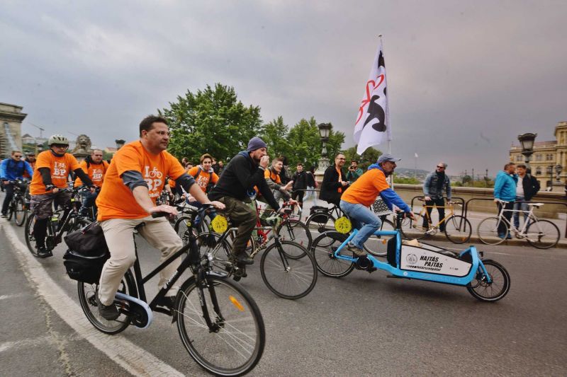10 ezren vettek részt az I Bike Budapest kerékpáros felvonuláson – képek