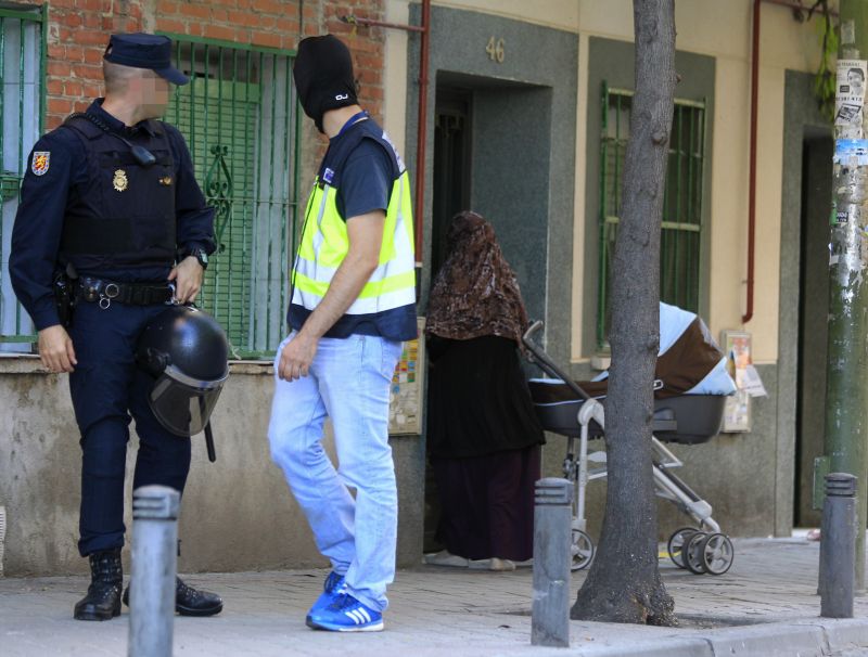 Terrorista-gyanús személyeket tartóztattak le Madridban