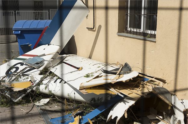 Lezuhant egy vitorlázó repülőgép Nyíregyházán, a pilóta meghalt