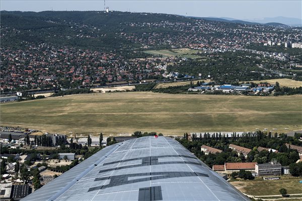 80 éve nyílt meg Magyarország első nemzetközi reptere