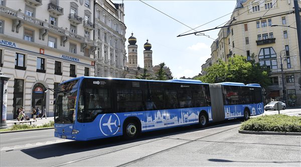 Júliustól közvetlen busz visz a reptérre a budapesti belvárosból