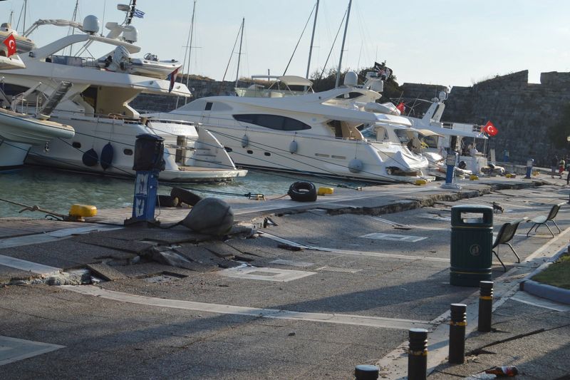 Óriási károkat okozott a pusztító földrengés az Égei-tenger partjainál – fotók