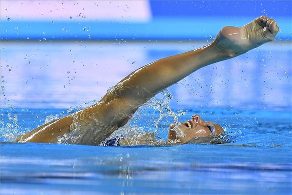 Így úsznak egyéniben a szinkronúszok – fotók