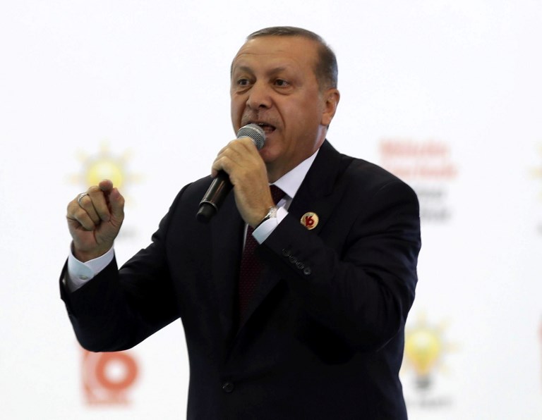 Erdogan felszólította a németországi törököket, hogy ne szavazzanak Merkelre és Schulzra