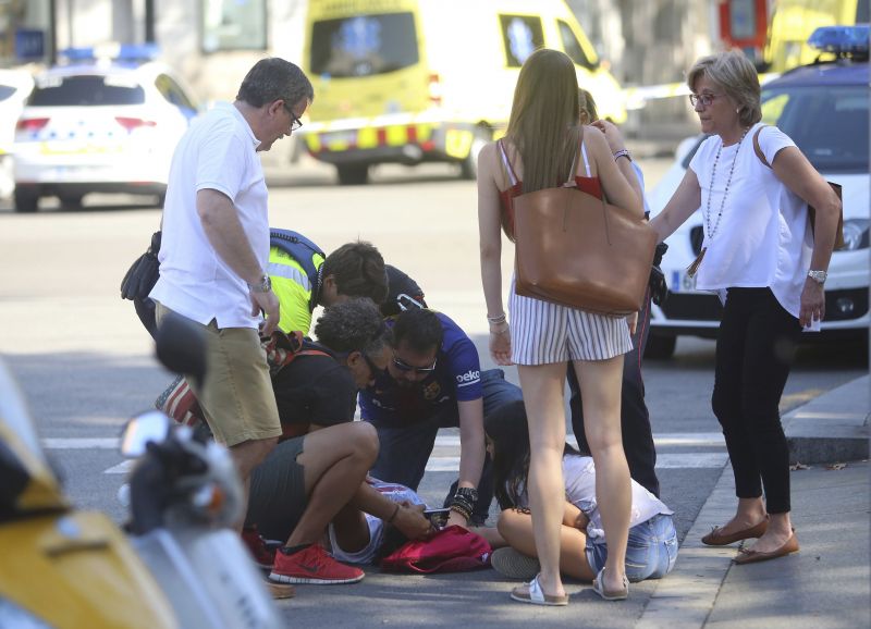 Több halott és tucatnyinál több sebesült a barcelonai terrortámadásban