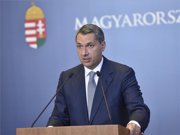 Lázár: az EU fizesse ki a magyar határvédelmi költségek felét!