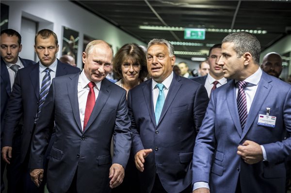 Megérkezett Putyin Budapestre – fotók