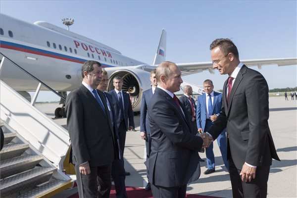 Megérkezett Putyin Budapestre – fotók