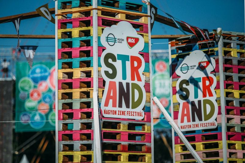 Szuperkoncertekkel indult a Strand fesztivál