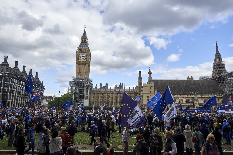 Több tízezren tüntettek Londonban a Brexit ellen