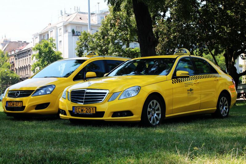 Európában nincs ilyenre példa: olcsóbban taxizhatnának Budapesten a fogyatékkal élők