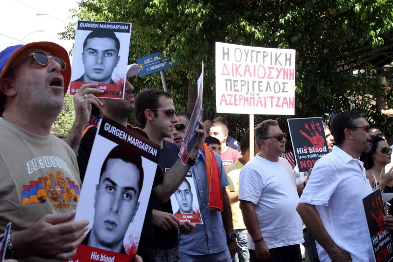 Jelentős pénzmozgások voltak Azerbajdzsán és Magyarország között, miután kiadták a baltás gyilkost