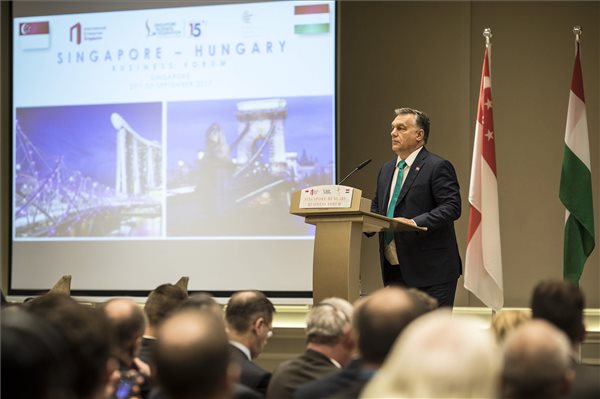 Orbán Szingapúrban: Közép-Európában van a jövő