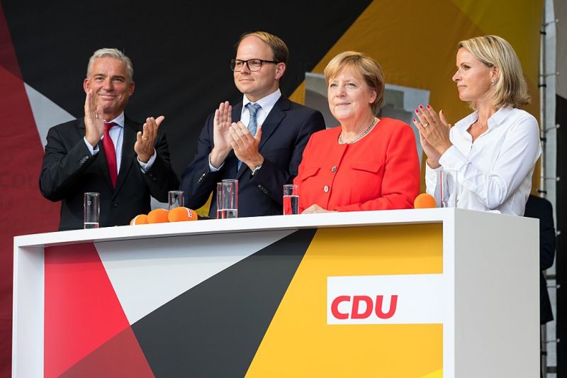 Elnökváltást sürgetnek Merkel pártszövetségében