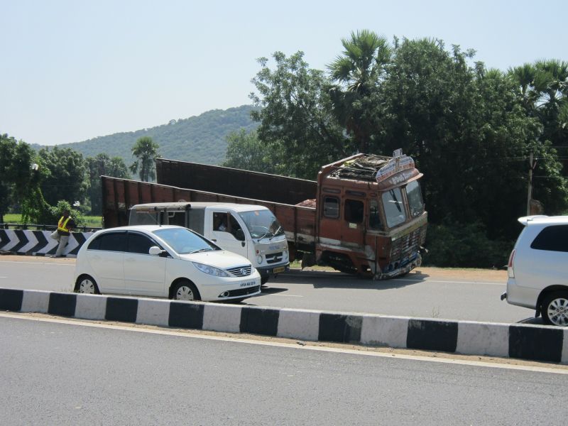 Kerülje el: baleset miatt vannak lezárva az M5-ös gyorsítósávjai