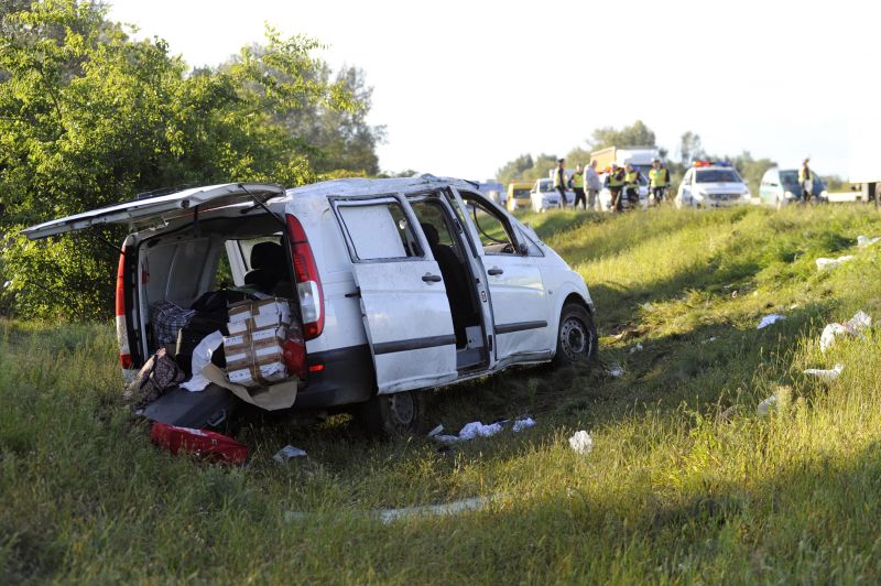 Két kisbusz ütközött, egy halálos áldozat az M5-ösön
