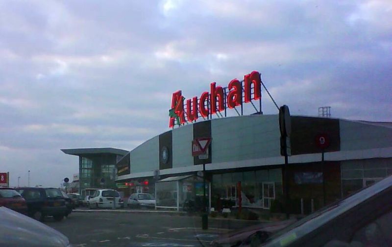 Akár sztrájk is lehet az Auchanban, ha nem állapodnak meg a bérekről