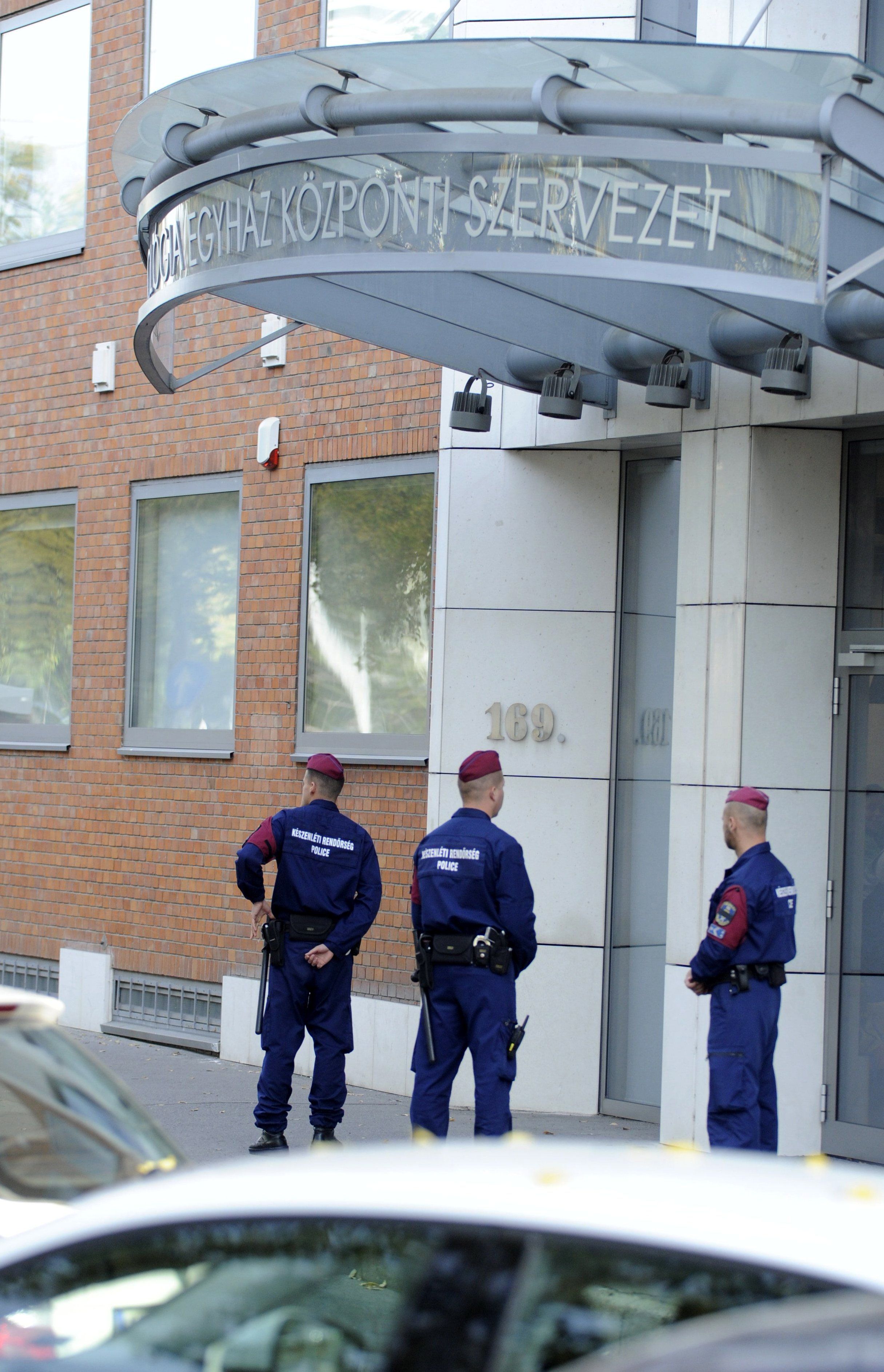 Nyomozók lepték el a Szcientológiai Egyház budapesti irodáját
