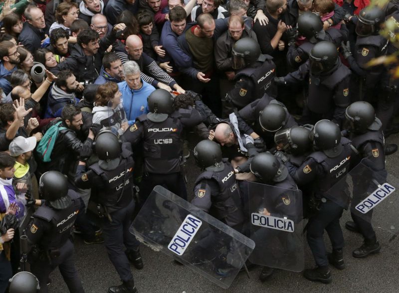 A tüntetők a szakadár katalán politikusok bebörtönzését követelték