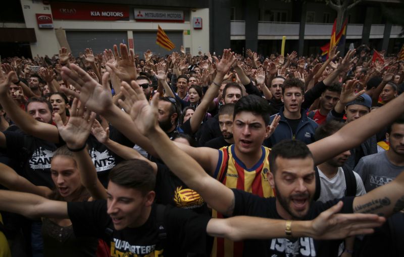 Sztrájk és felvonulások bénítják meg Katalóniát, még az az FC Barcelona is sztrájkol 