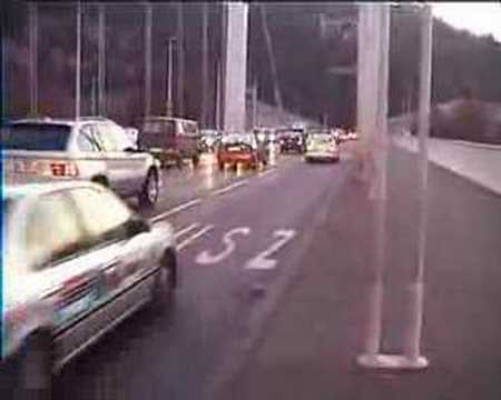 Óriási dugó a Erzsébet hídon: négy jármű ütközött