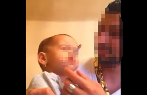 Vádat emelnek a másfél éves kislányt cigiztető "Lakatos Brendon" ellen