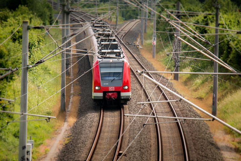 Fiatal nő verte össze a Budapestre tartó vonat kalauzát