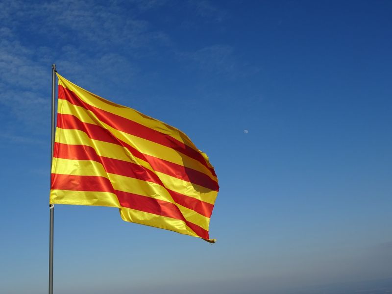 Előzetesbe tették a leváltott katalán kormány nyolc tagját