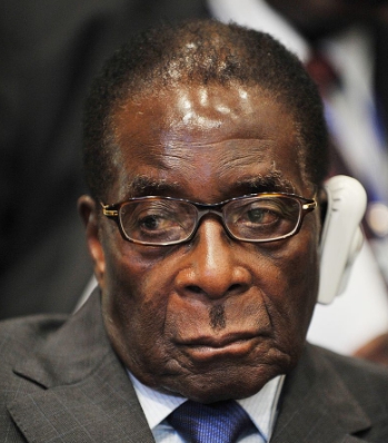 37 év után lemondott Mugabe, a zimbabwei diktátor