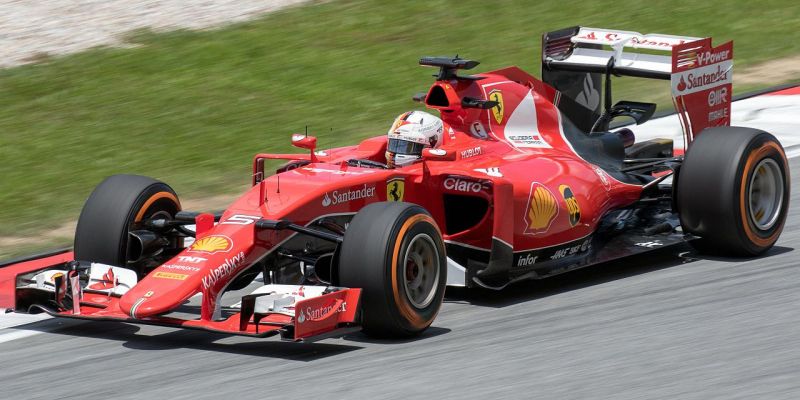 Brazil Nagydíj: Vettel az első, Hamilton a negyedik lett a boxutcából rajtolva