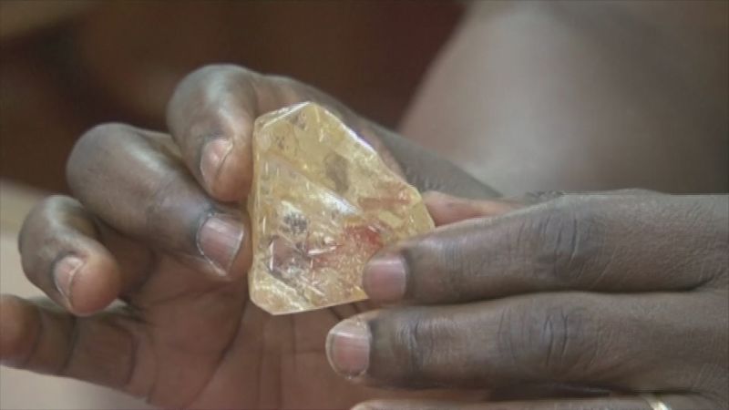 Egy 709 karátos nyersgyémántot találtak