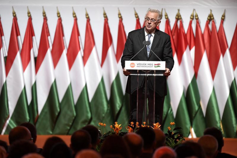 Schmitt Pál így képzelte el magának a 70 éves Orbán Viktort