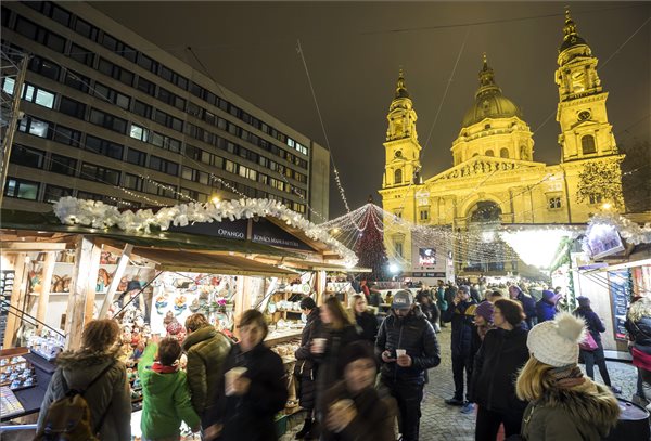 Európa negyedik legjobbja a Szent István Bazilikánál lévő karácsonyi vásár
