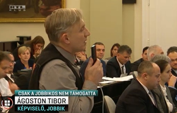 Kilépett a Jobbikból a "Rostás Winnetou"-zó debreceni képviselő