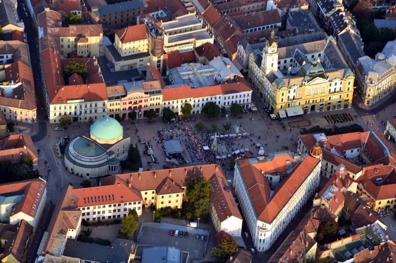 A kormány ismét megmenti Pécset, de sokat kér cserébe