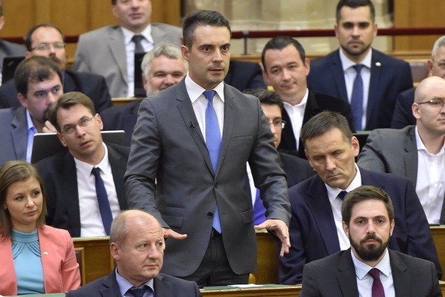A "lázadás éve" jön, "kétfarkú cicapárt" – Jobbik-Fidesz csörte a parlamentben