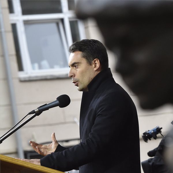 Vona: Simicska nem pénzeli a Jobbikot, jöhetnek az adományok