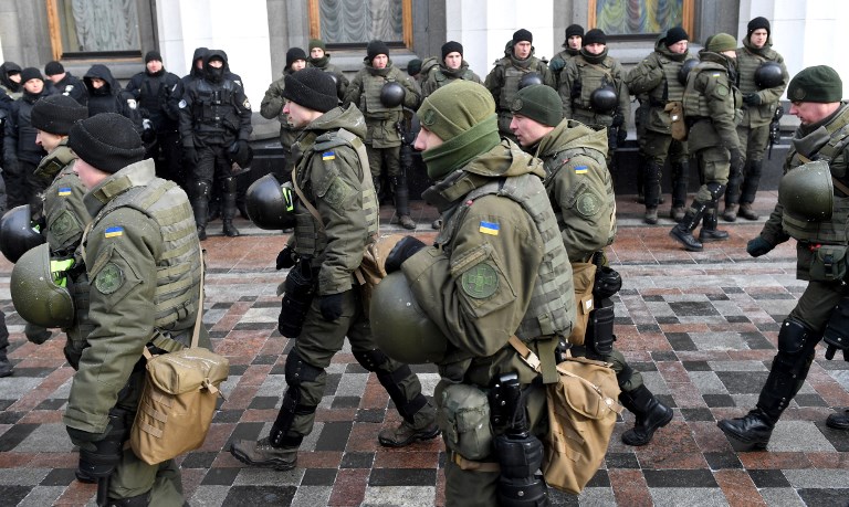 Összecsaptak a rendőrökkel a tüntetők az ukrán parlament előtt